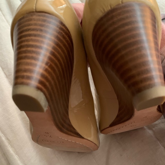 Coach tan patent shoe, never worn. - Picture 4 of 4
